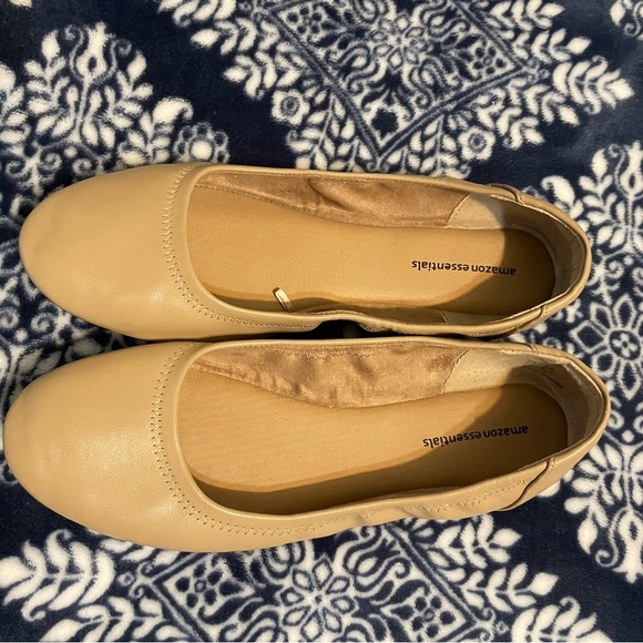 WORN ~8 TIMES Amazon Essentials Ballet Flats in Nude/Taupe/Brown Size 9.5 Women - Picture 3 of 11